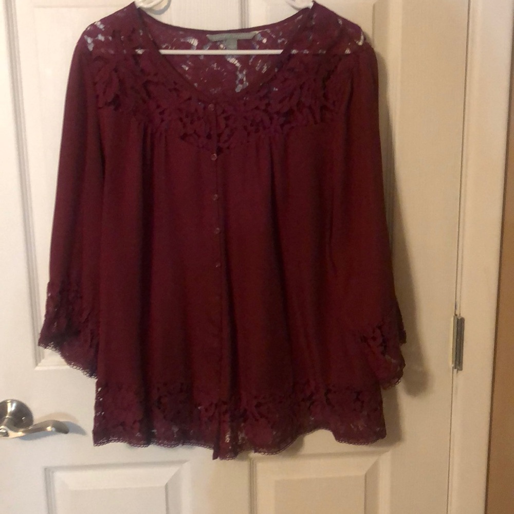 Blouse with lace.